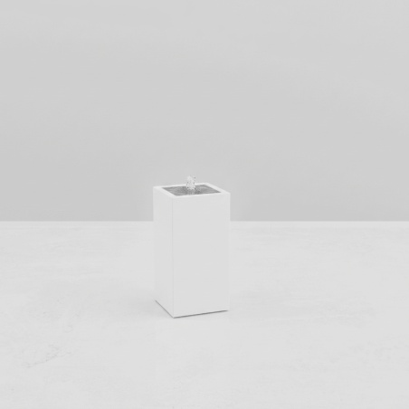 HIGH SQUARE WATER TABLE