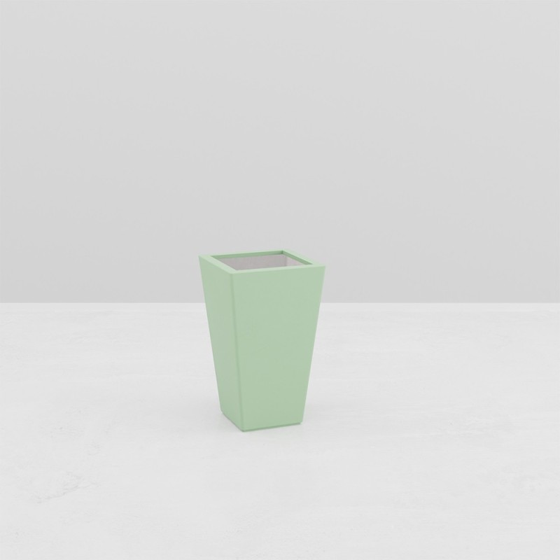 PIRAMIDALE PLANTENBAK ARES voor landschapsarchitecten en gemeenten